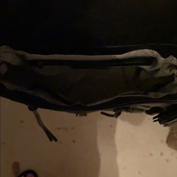 Cross body/ shoulder black handbag - Picture 4 of 4